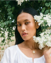 Oline Necklace - Flower Burst